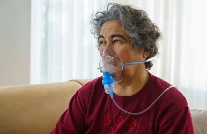 senior_woman_oxygen_mask_1363489256